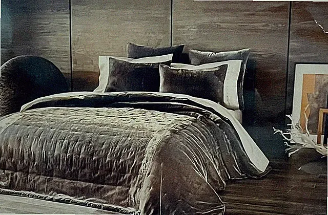NWT Kevin OBrien®FULL/QUEEN STUDI0 TALLULAH COLLECTCirrus Pewter Velvet Coverlet