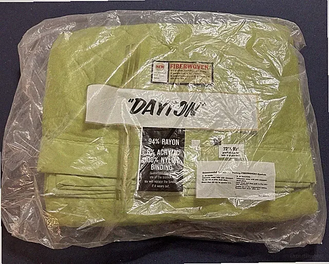 Vintage Dayton Fiberwoven Green Blanket 72x90 Twin or Double Bed NOS